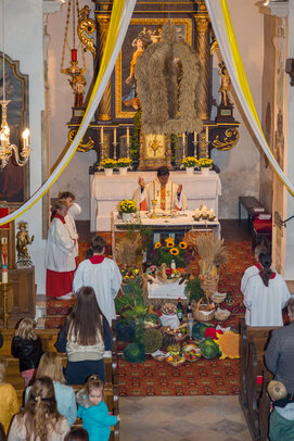 Thumbnail: _JA 24183 Erntedank in Hohenried, Kirche, Messe.jpg